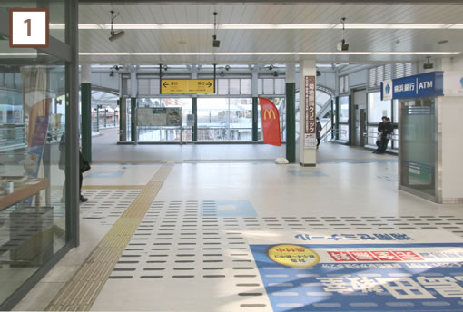 鹿島田駅改札を出て、左折してください。