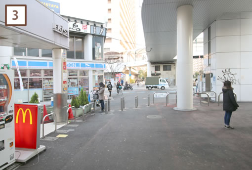 鹿島田駅をローソンの方に歩いてください。