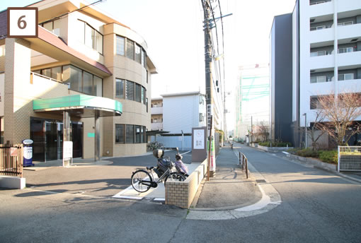 左手に当クリニックがあります。